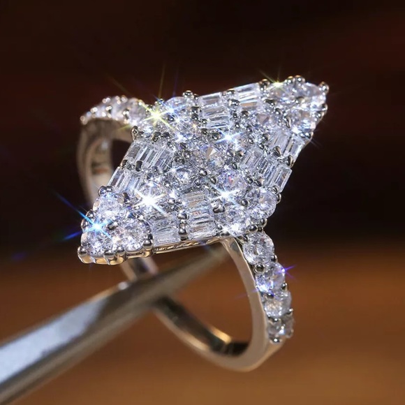 Beautiful Diamond Shaped White Sapphire Ring! - Picture 1 of 5